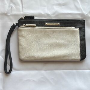 Nine West Wristlet Black/White GUC